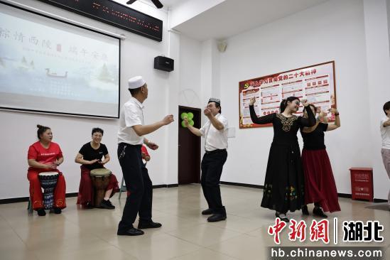 宜昌市西陵区各族群众多形式乐享文化盛宴